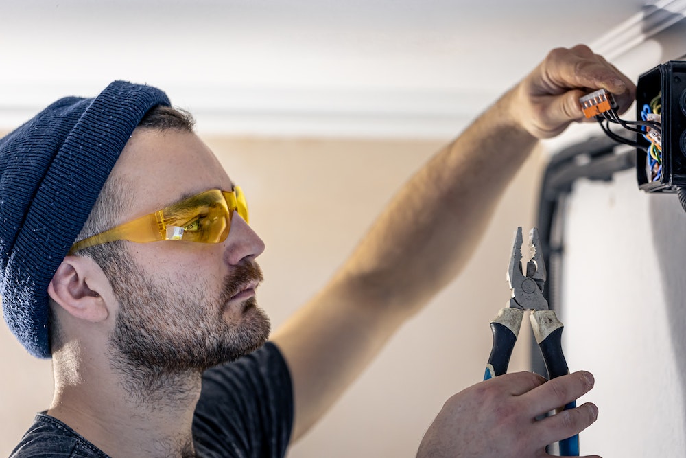 L'électricien, acteur clé de l'efficacité énergétique d'un bien immobilier